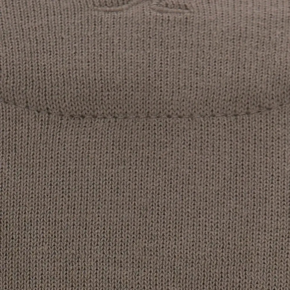 Футболка с V-образным вырезом