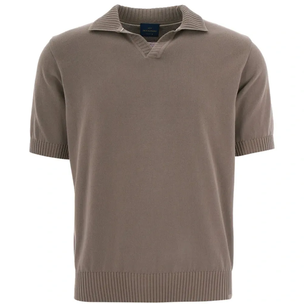 Футболка с V-образным вырезом