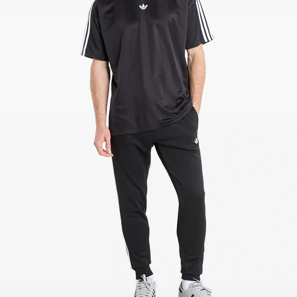 Футболка с логотипом