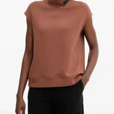 Топ с высокой горловиной и пряжкой Топ с высокой горловиной и пряжкой