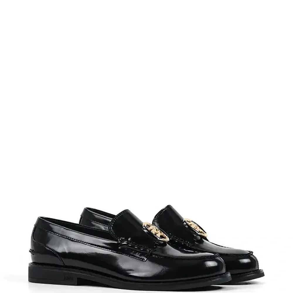 Лоферы с эмблемой