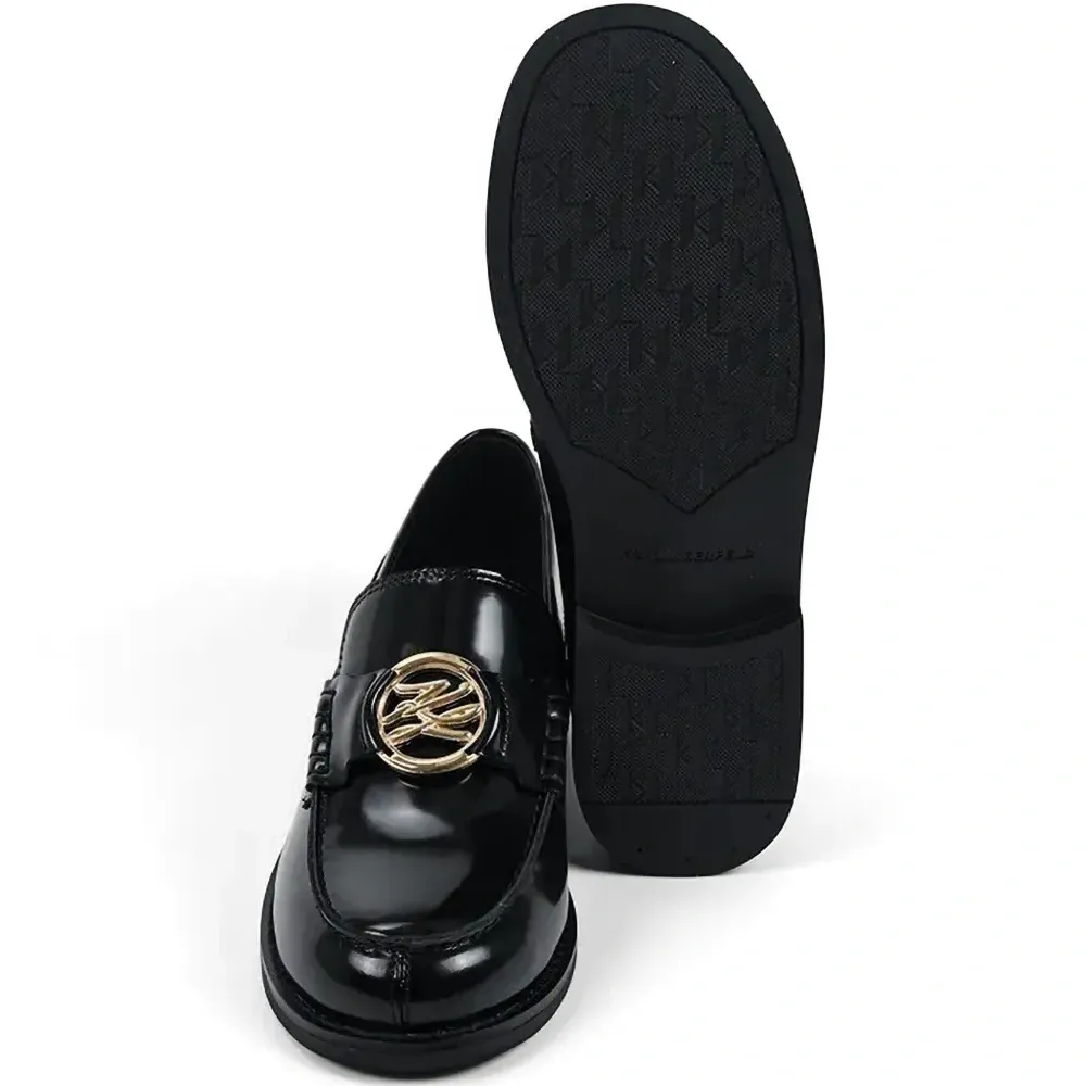 Лоферы с эмблемой