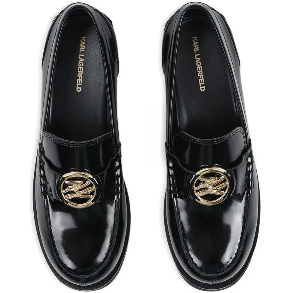 Лоферы с эмблемой