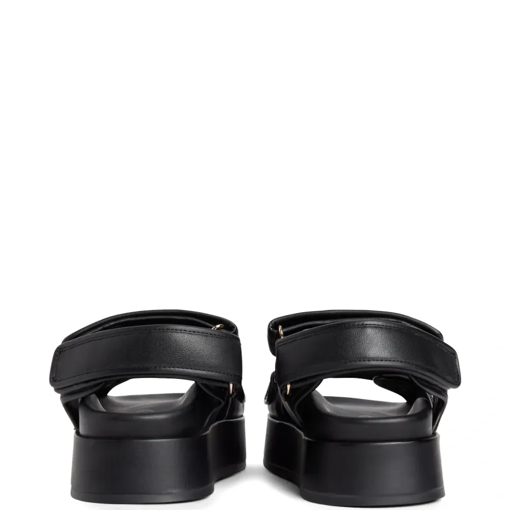 Босоножки с ремешками и логотипом