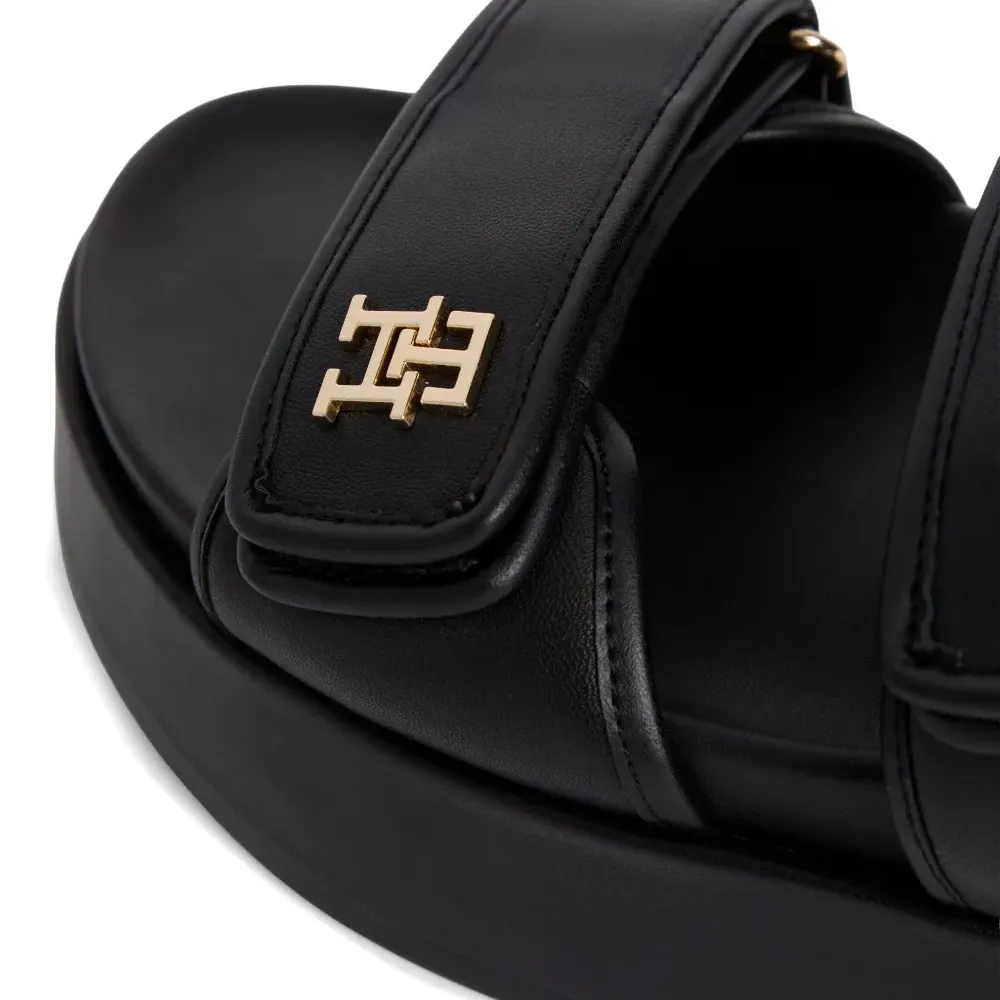 Босоножки с ремешками и логотипом