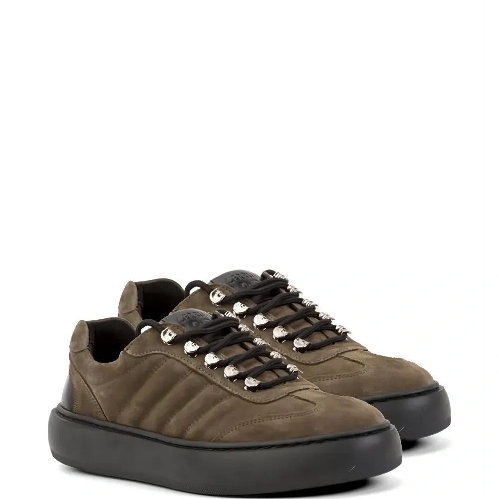 Стеганые кроссовки на шнуровке