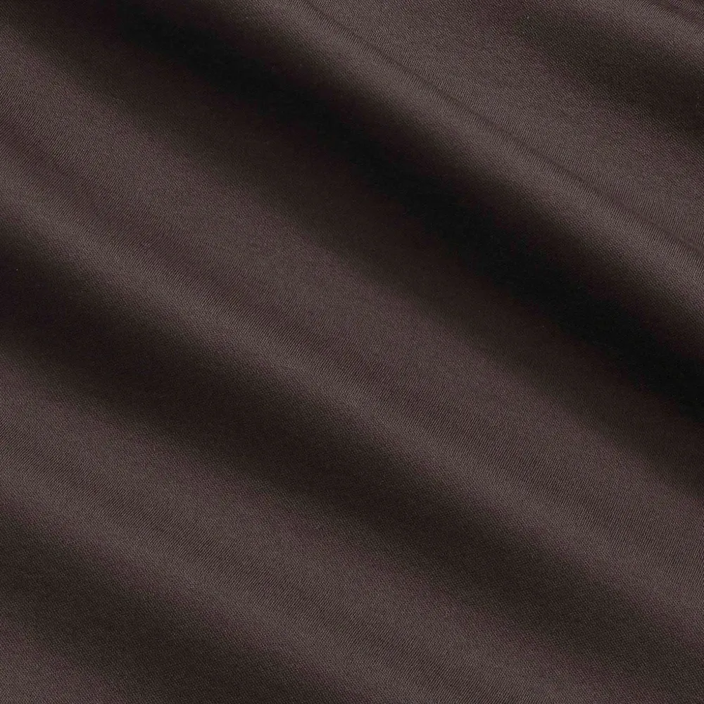 Футболка с открытым воротником