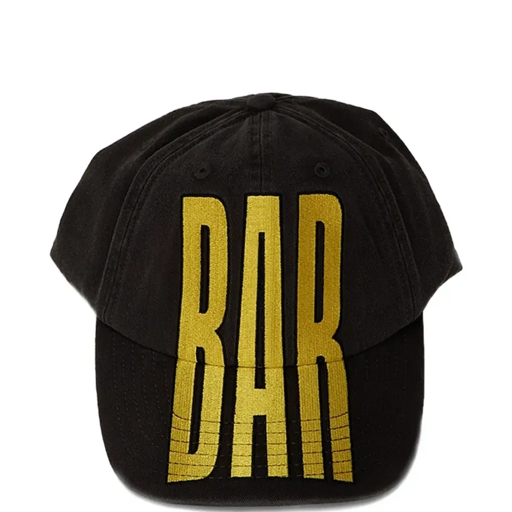 Бейсболка с тиснёным принтом