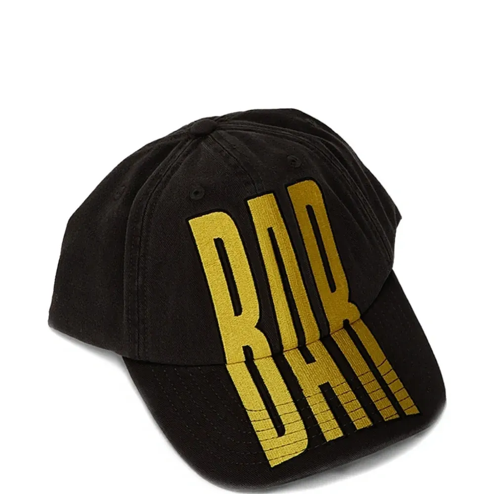 Бейсболка с тиснёным принтом