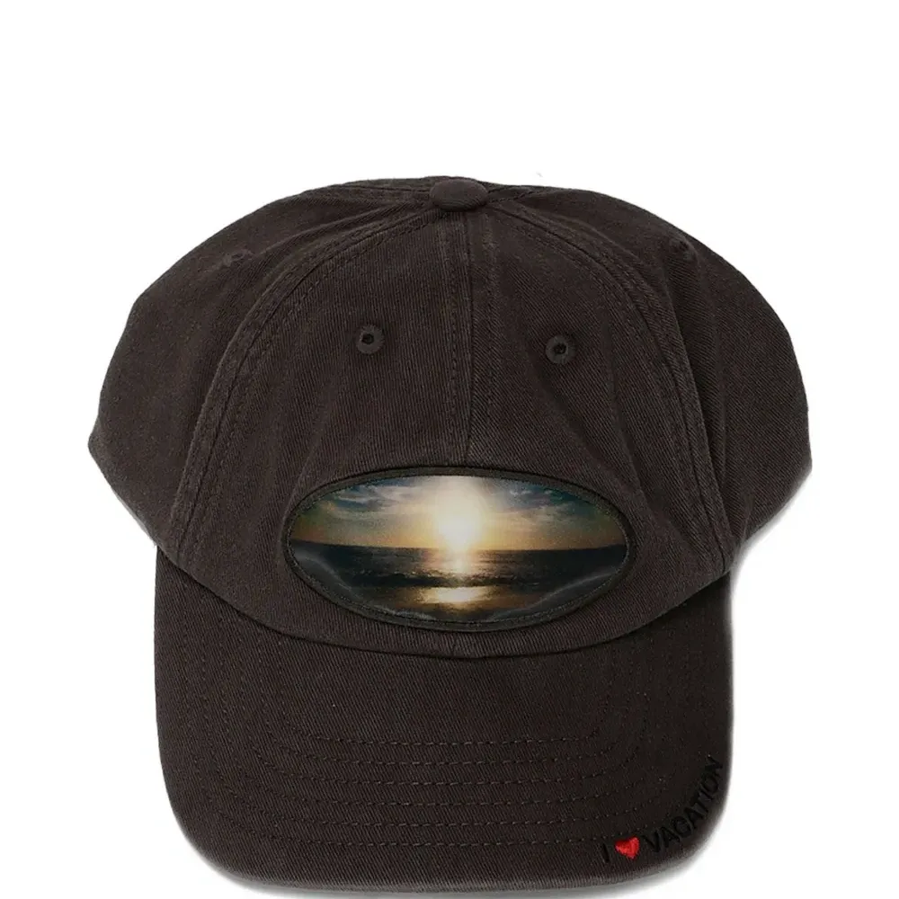 Кепка с тиснёным принтом для отдыха