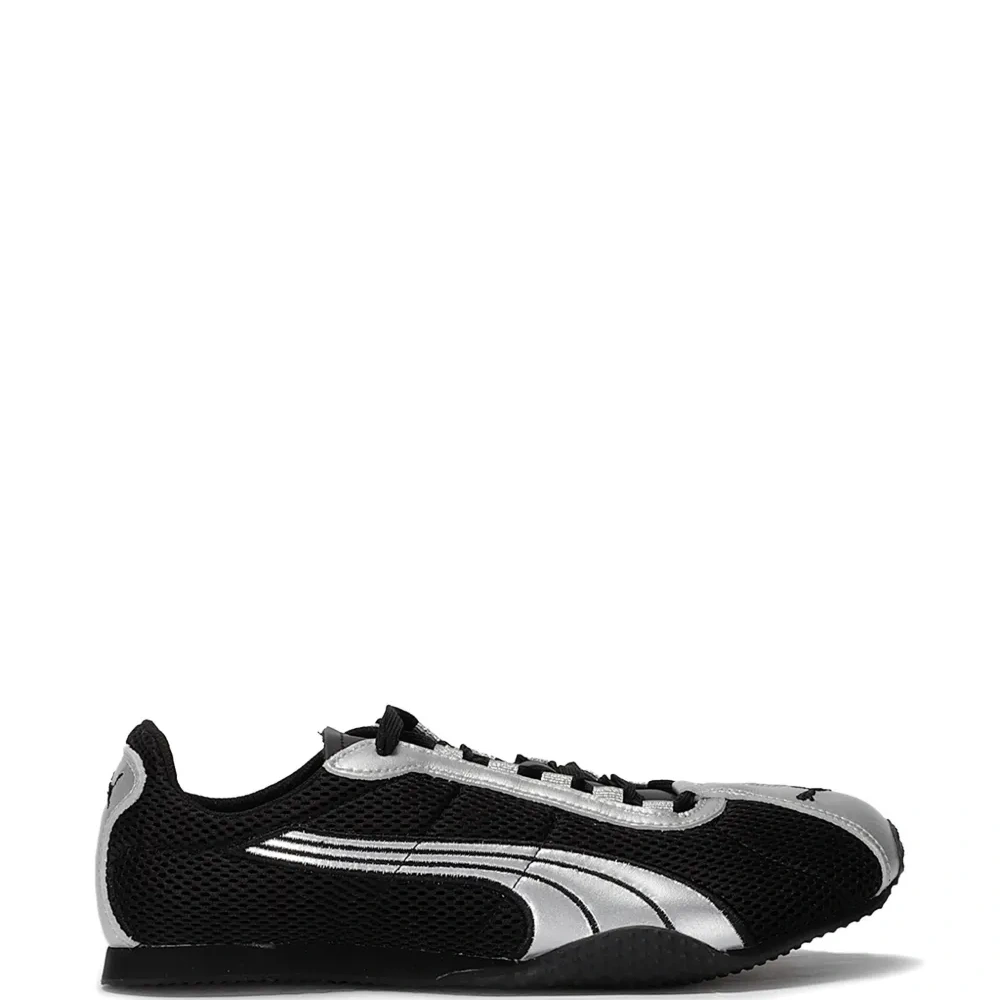 Кроссовки с серебристыми деталями