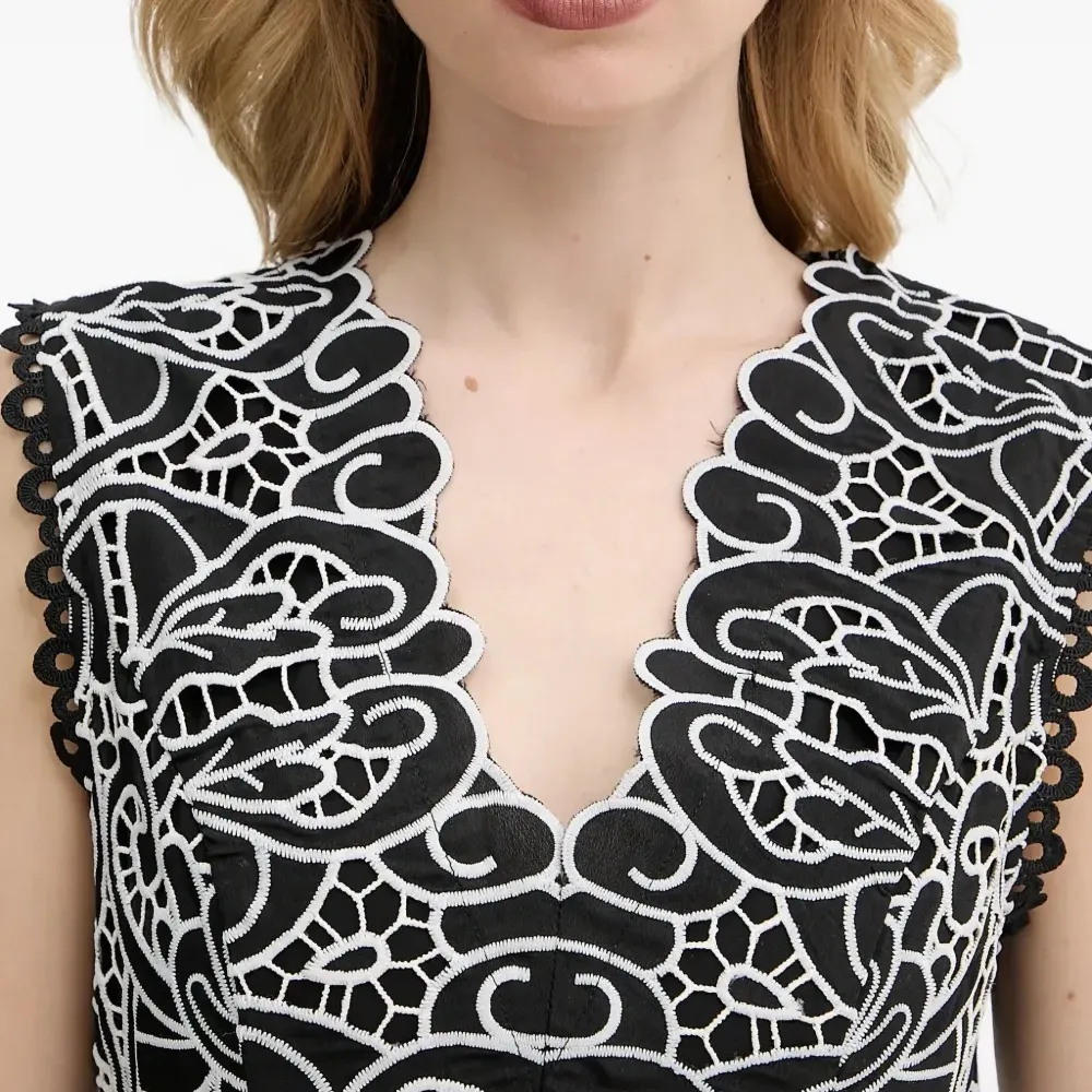 Мини-платье с V-образным вырезом и волнообразной отделкой Мини-платье с V-образным вырезом и волнообразной отделкой