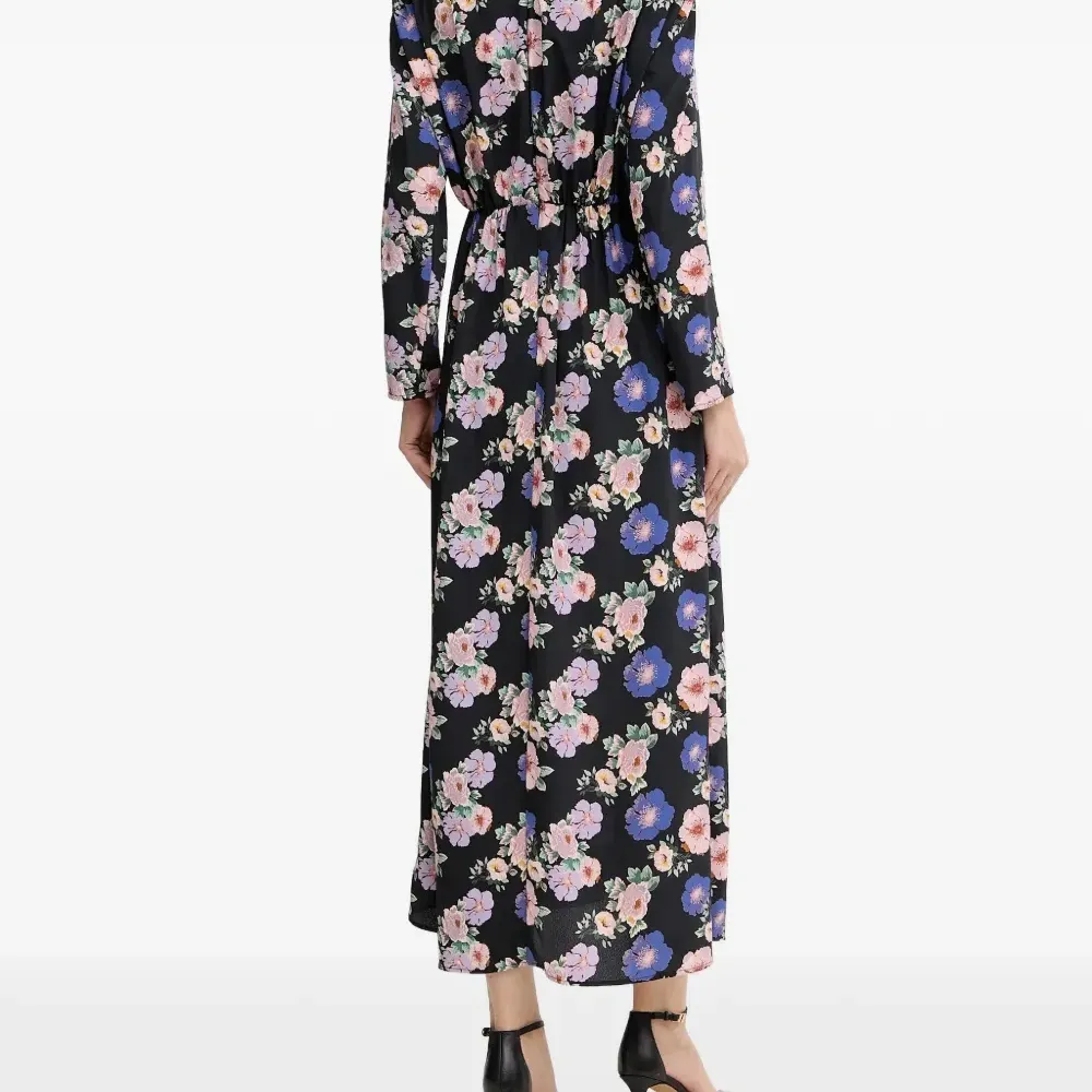 Миди-платье с цветочным принтом и V-образным вырезом Миди-платье с цветочным принтом и V-образным вырезом