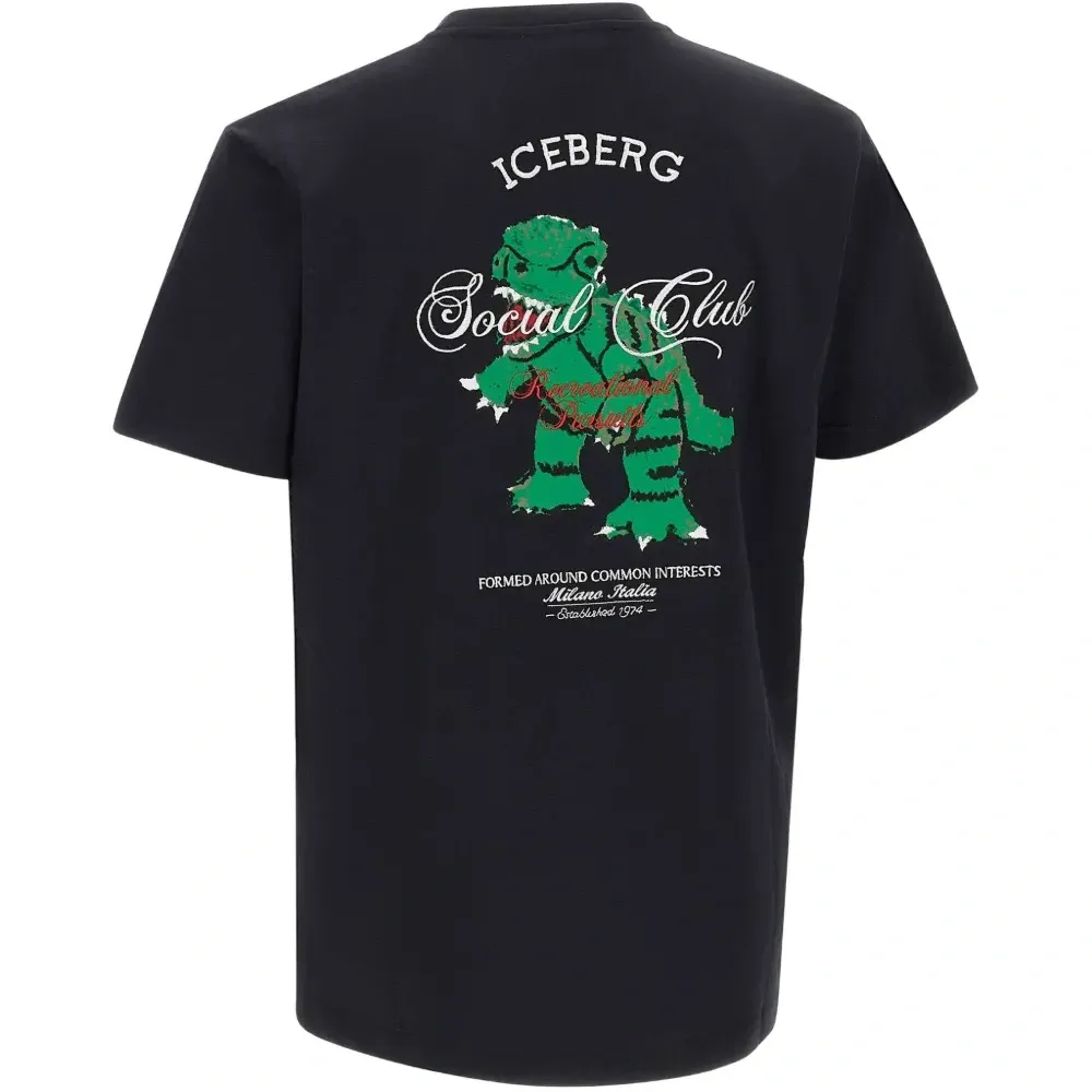 Футболка с вышитым логотипом