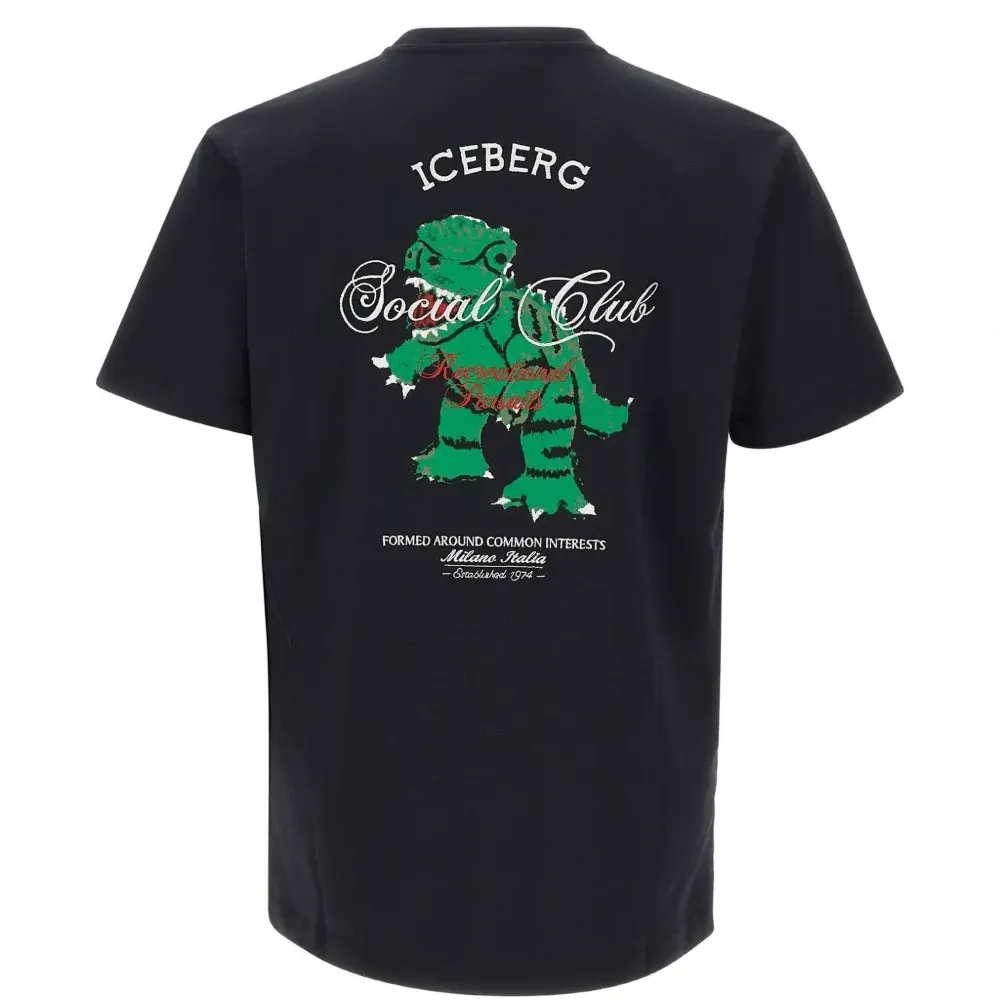 Футболка с вышитым логотипом