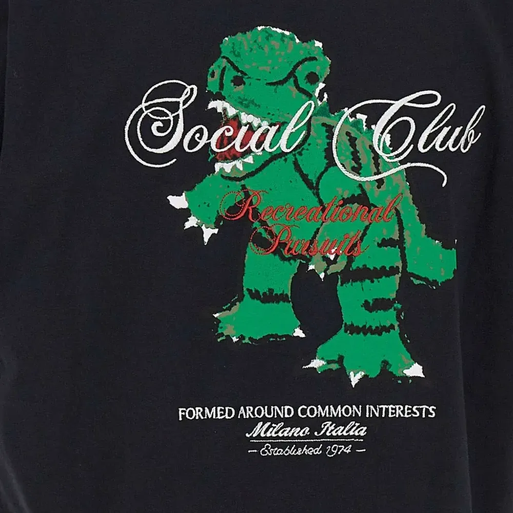 Футболка с вышитым логотипом