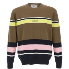 Свитер с вышитым логотипом