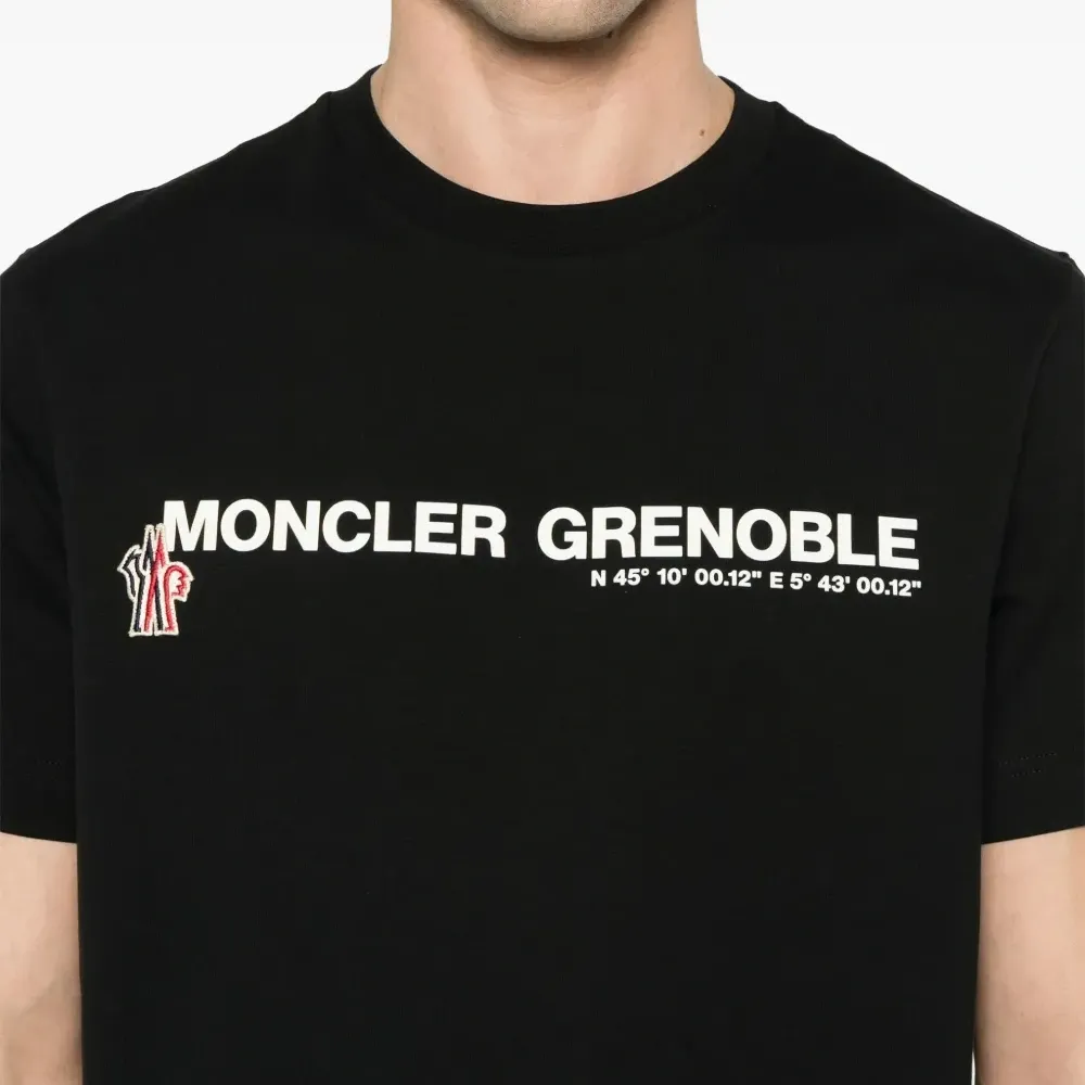 Футболка с логотипом