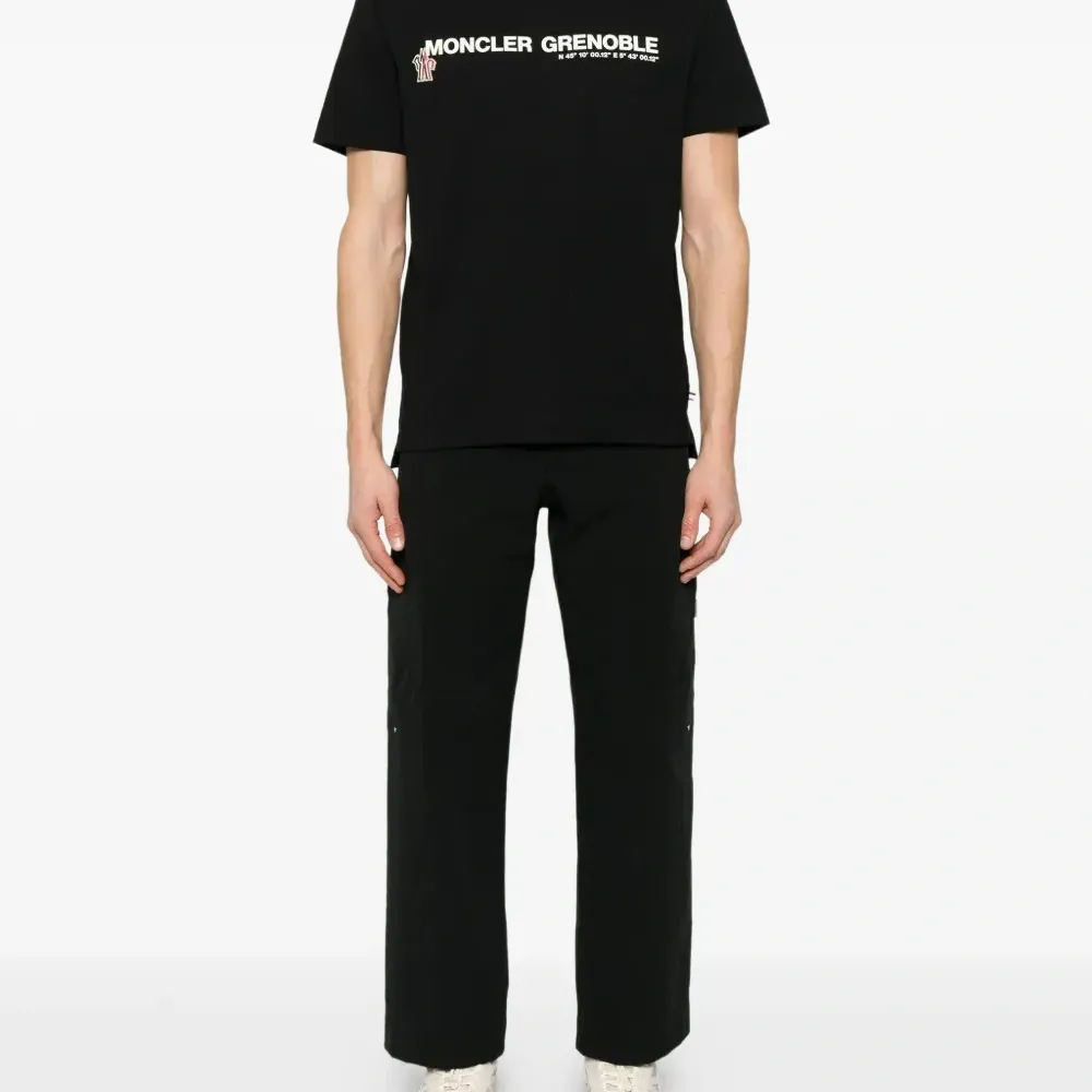 Футболка с логотипом