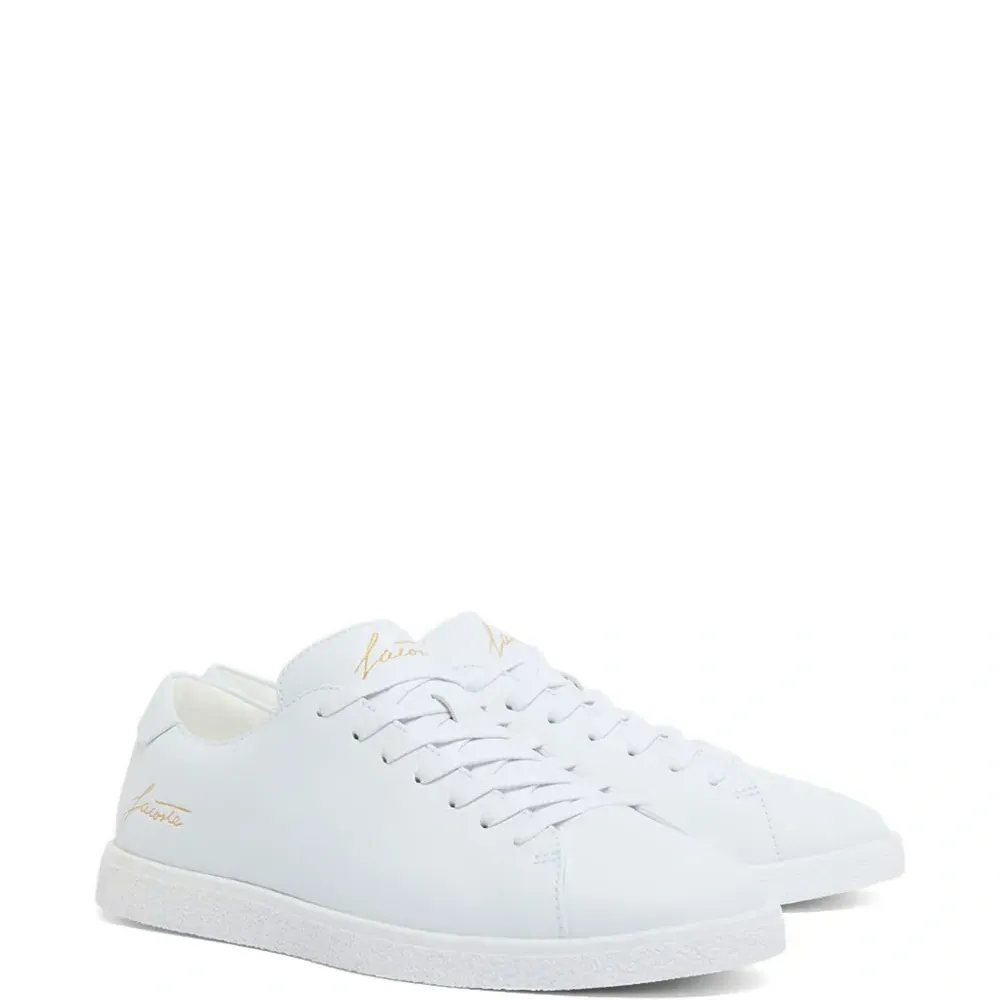 Спортивные кроссовки