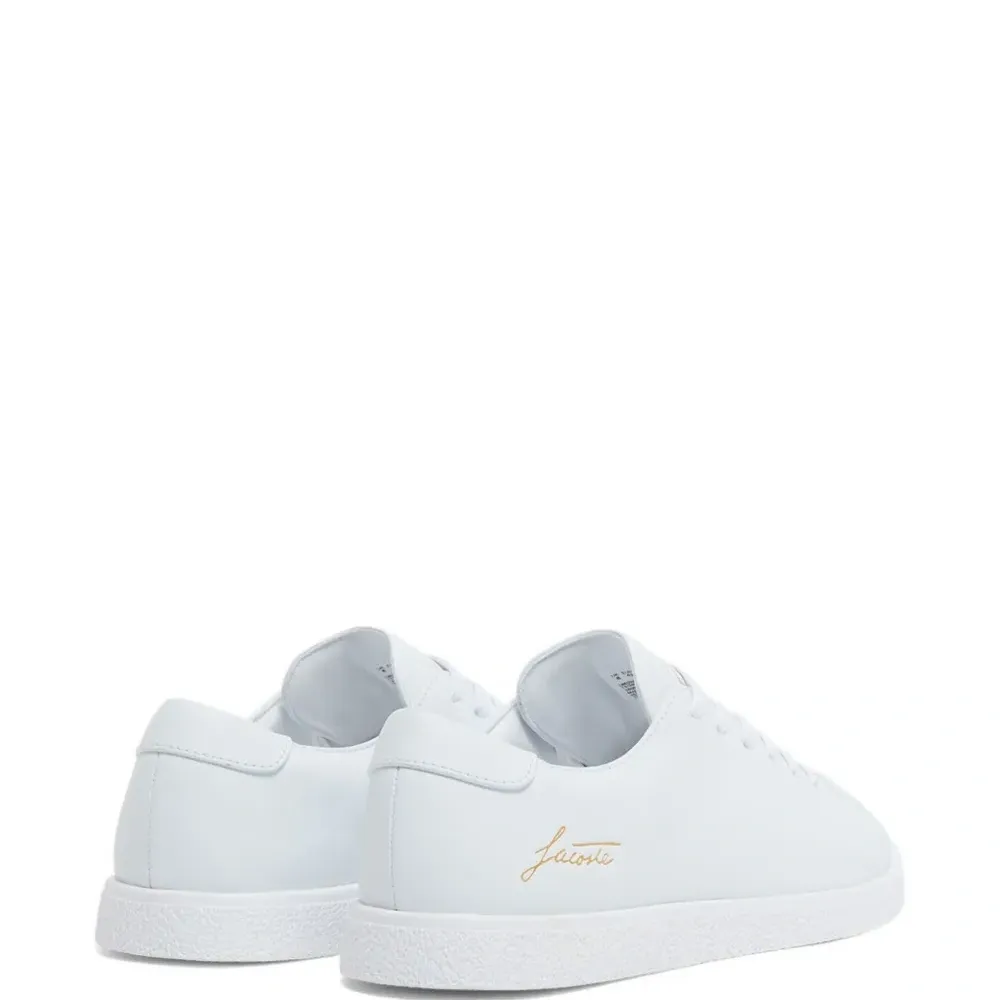 Спортивные кроссовки