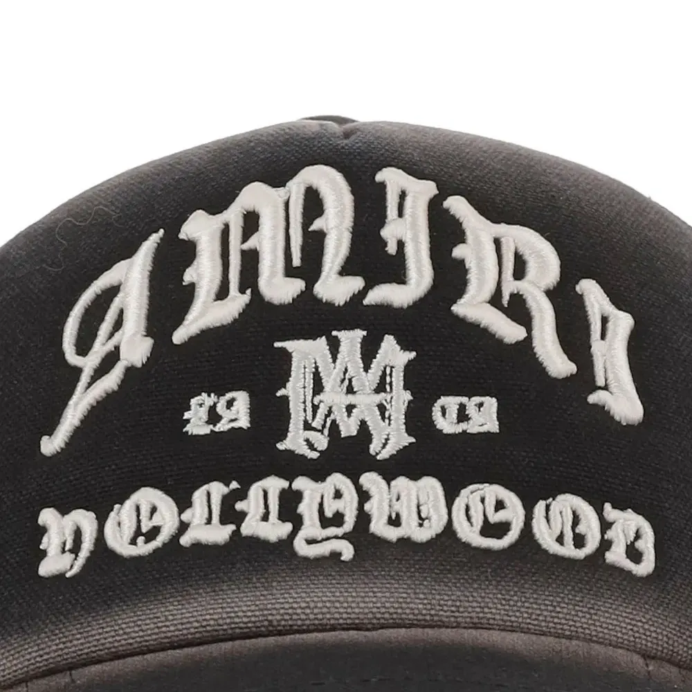 Бейсболка с вышитым логотипом