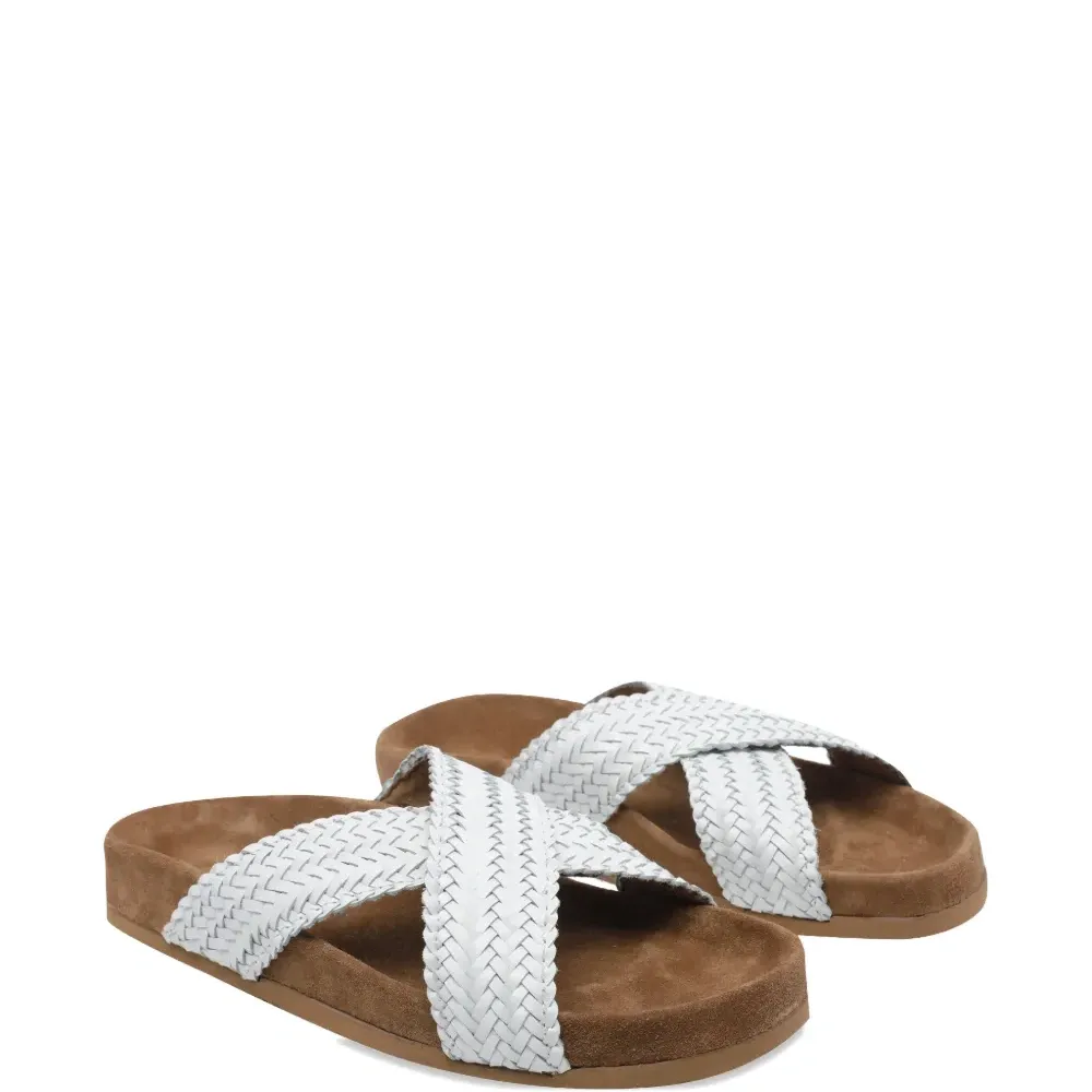 Плетёные сандалии с круглым носком