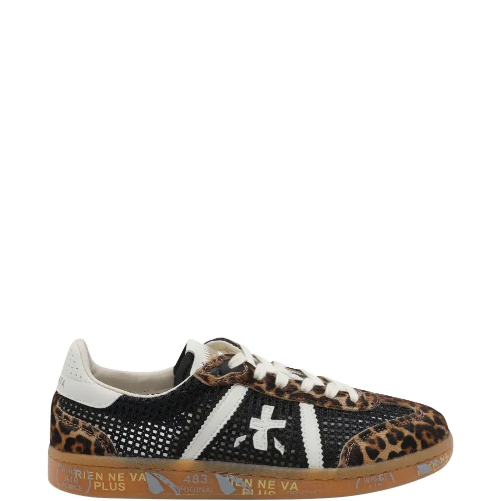 Кроссовки на шнуровке с анималистичным принтом