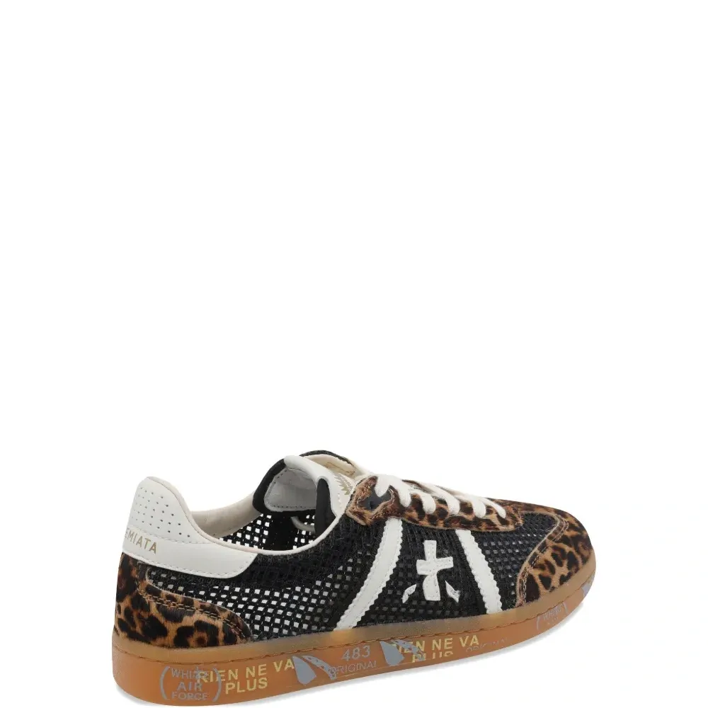 Кроссовки на шнуровке с анималистичным принтом